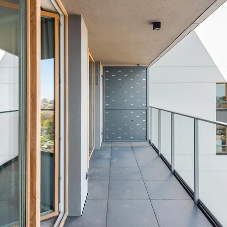 Modern Tower, Sun & Snow * غدينيا