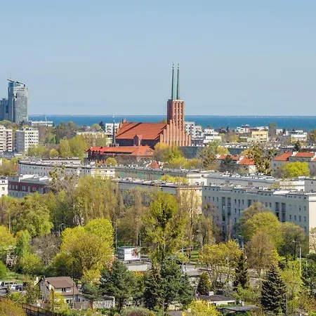 Modern Tower, Sun & Snow غدينيا