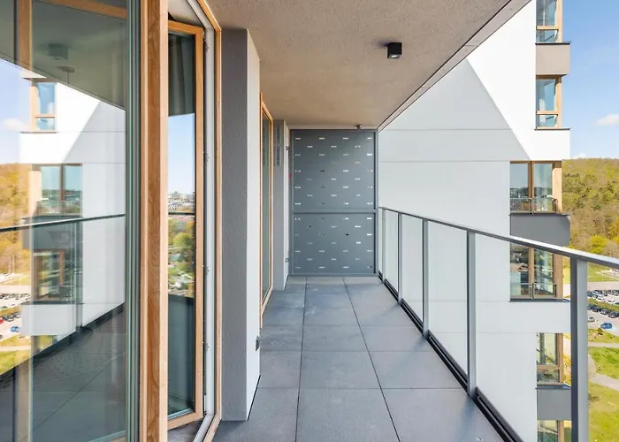 Modern Tower, Sun & Snow * غدينيا